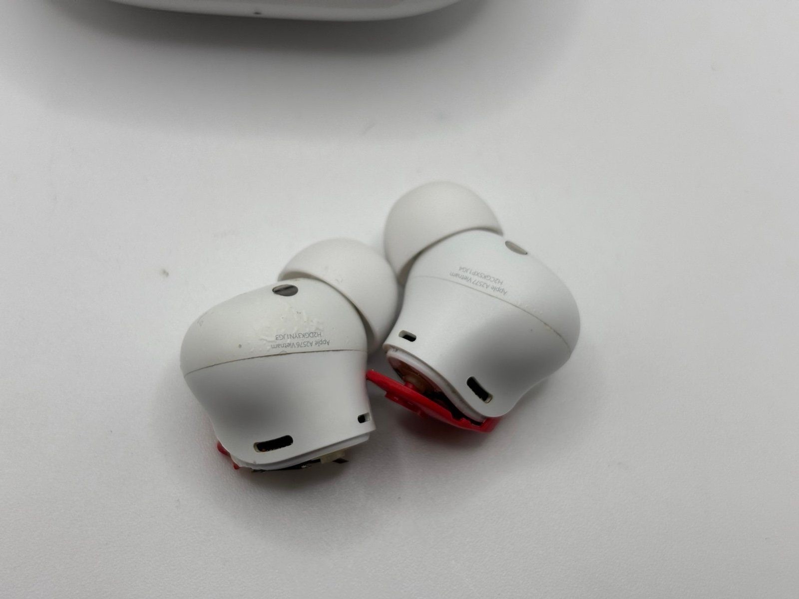 Beats Fit Pro Earbuds A2577 White Bluetooth In Ear Earbuds FOR PARTS