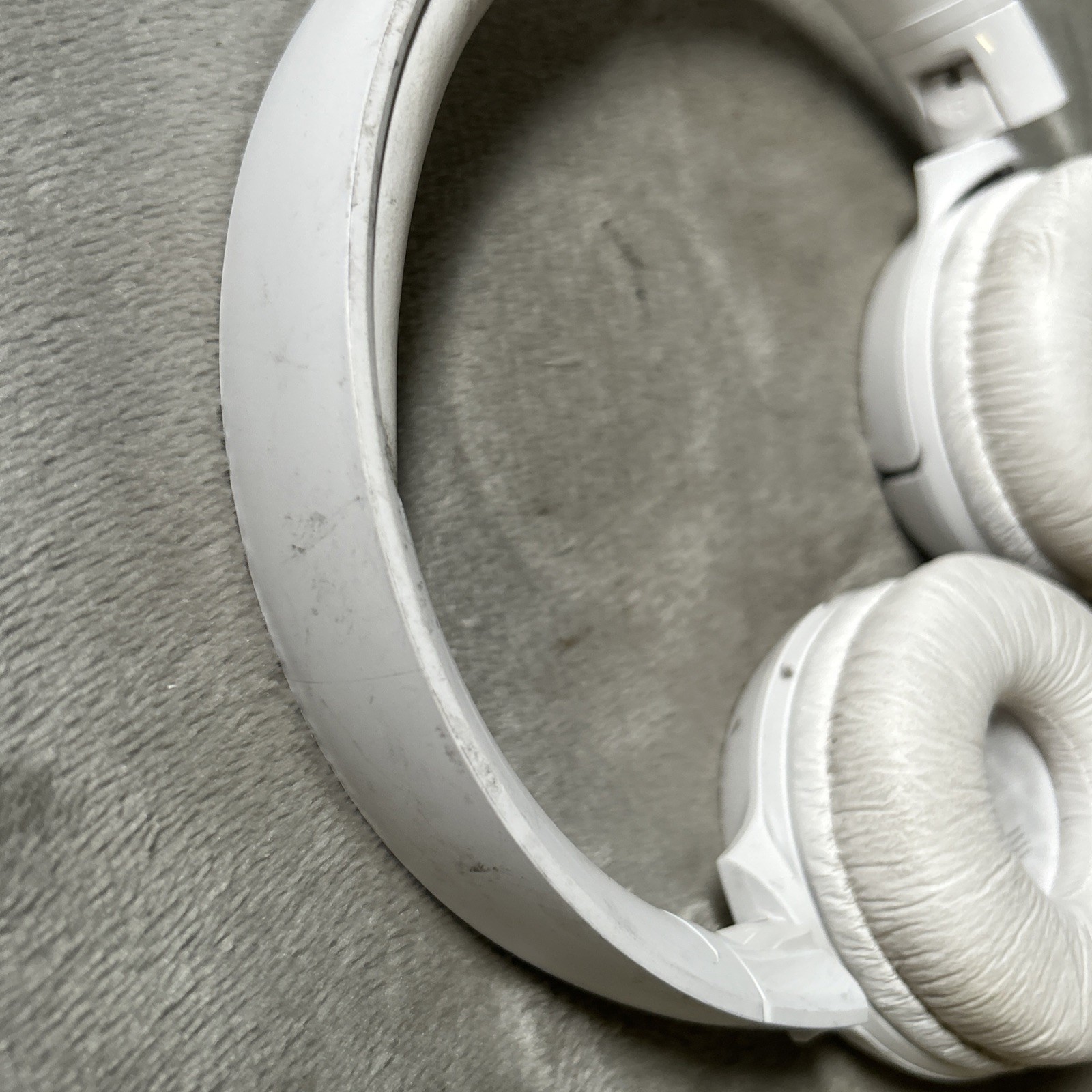 JBL TUNE 520BTR wireless on-ear headphones WHITE