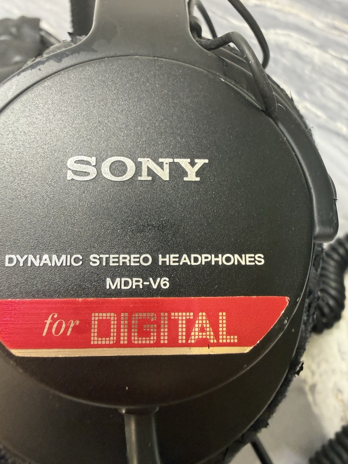 Sony MDR-V6 Over the Ear Headphones – Studio Monitors – Black