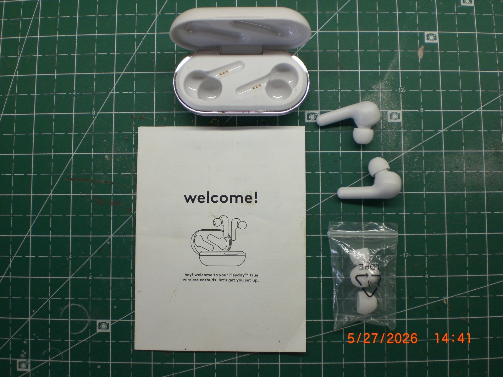 3 pairs various wireless earbuds