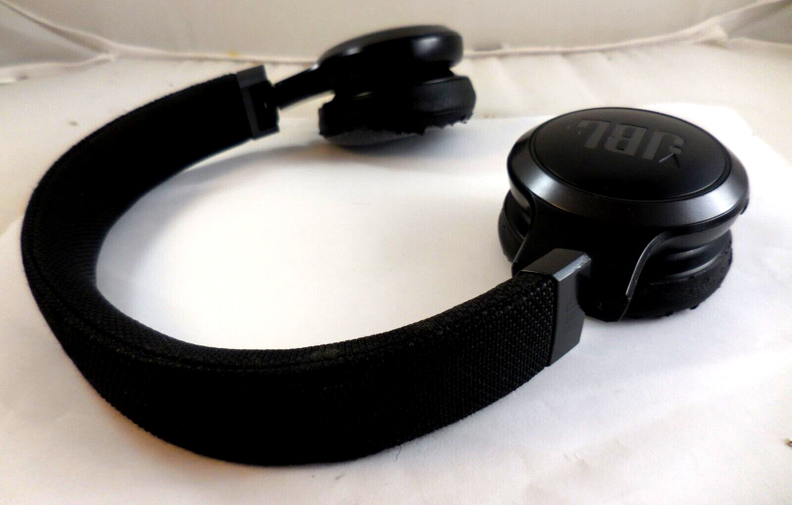 JBL Live 460NC Wireless On-Ear Noise-Cancelling Headphones-With Issue