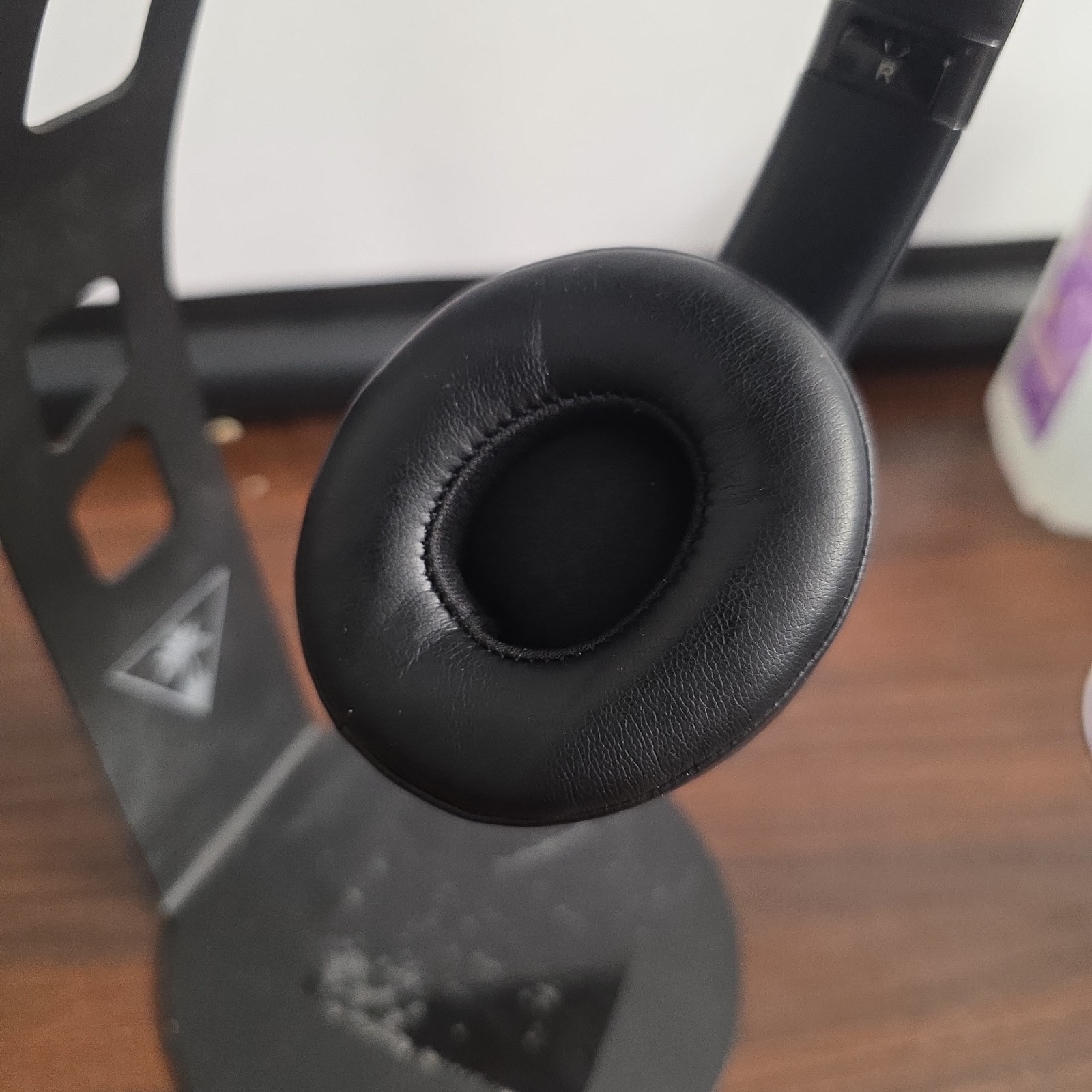 Beats by Dr. Dre Beats Solo 3 Wireless Bluetooth Headphones Gloss Black K