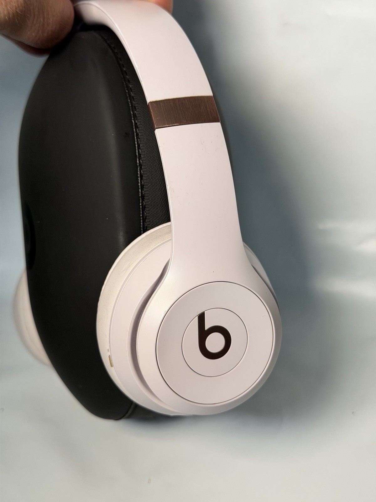Beats Solo 4 Wireless Cloud Pink Rose Gold Headphones by Dr. Dre Storage Case