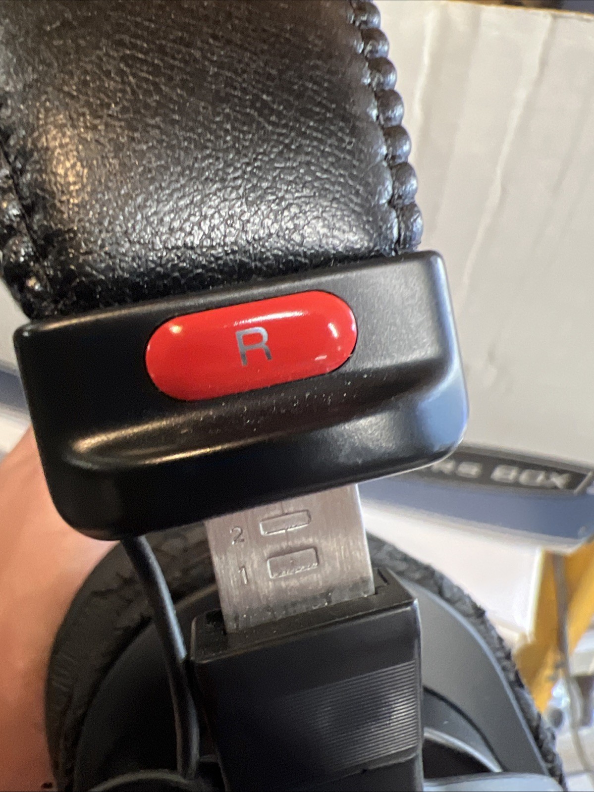 Sony MDR-7506 Professional Closed-Back Studio Monitor Headphones