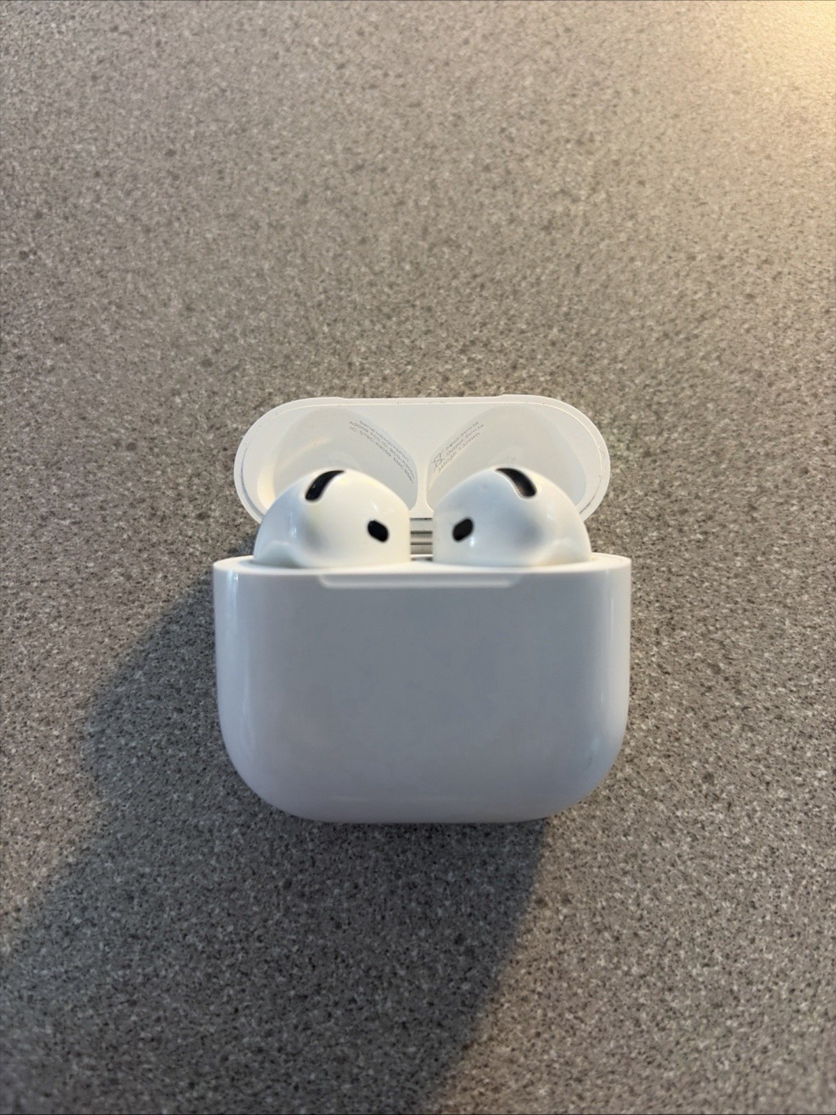 Apple AirPods 4 Earbuds w/Case USB-C in White With ANC