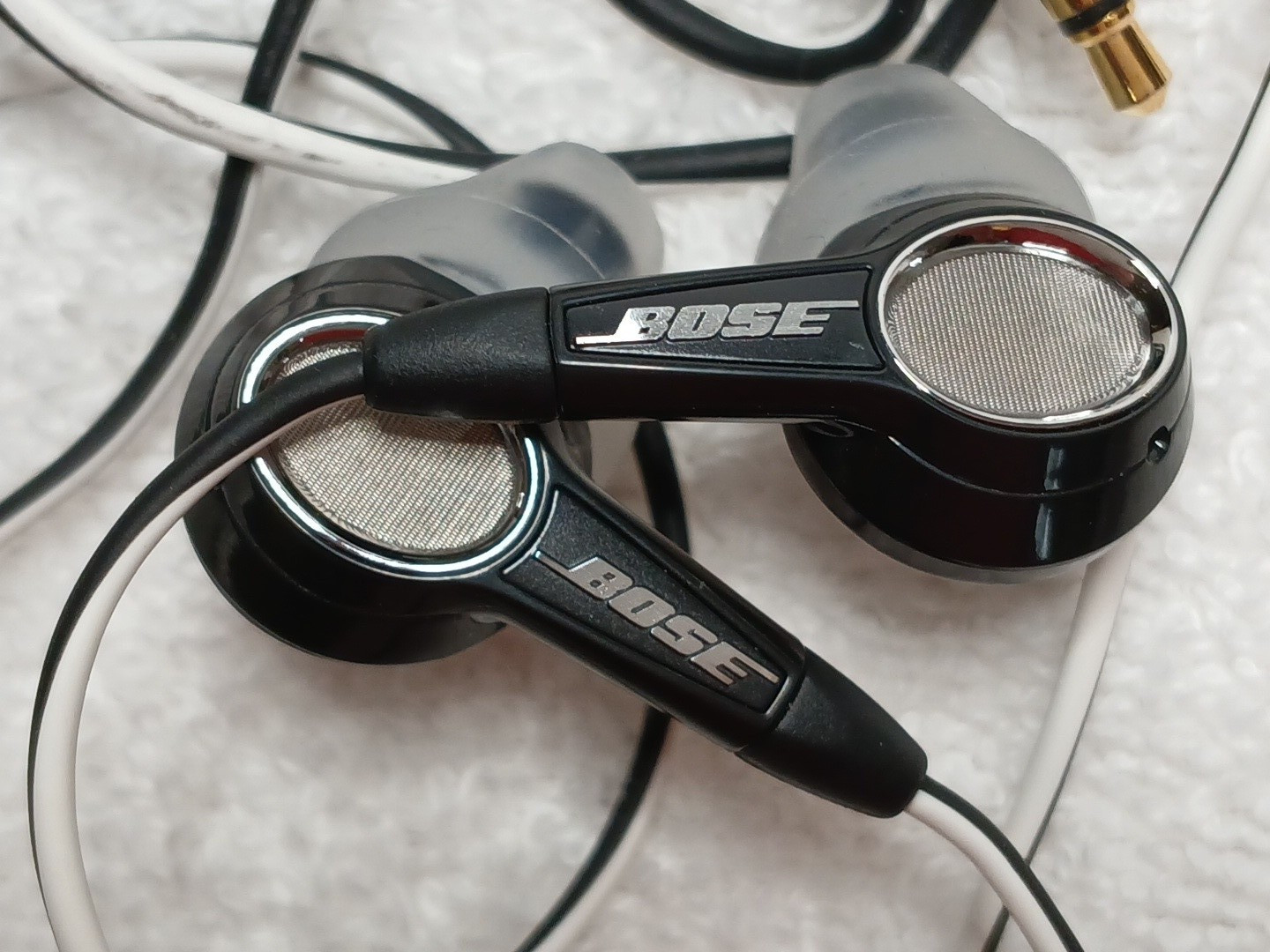 Bose IE2 In-Ear Wired Audio Headphones 3.5mm Jack Black White Cord TriPort VTG