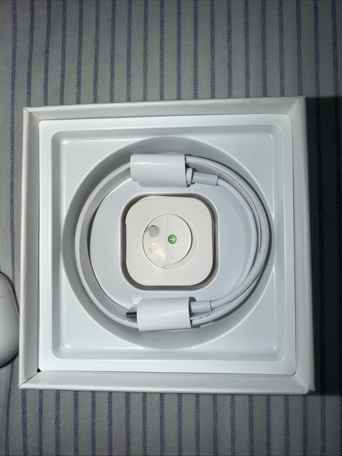 Unused Apple AirPods Pro 1st Gen – White Includes Box