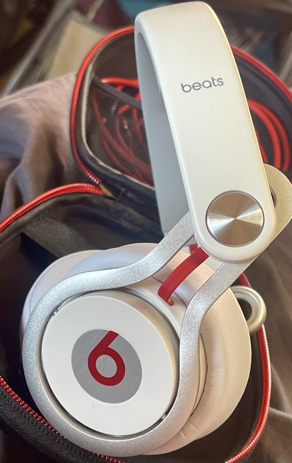 Beats Mixr Mixer Dj Professional Wired Headphones with Case White ⚪️ And ?
