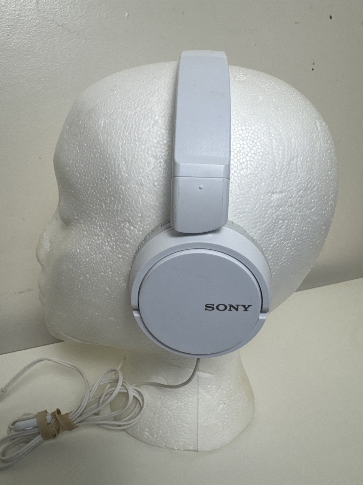 Sony MDR-ZX110 Ear-Pad (On the Ear) Headband Headphones – White – D