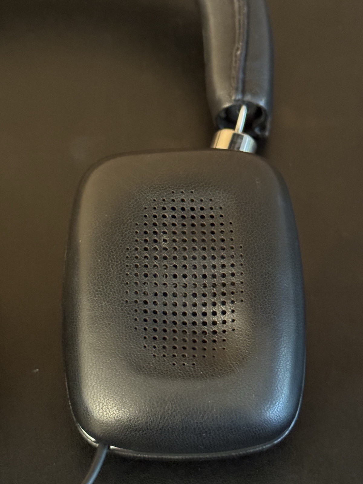 Bowers & Wilkins P5 Wired On-Ear Headphones w/ Case **READ**