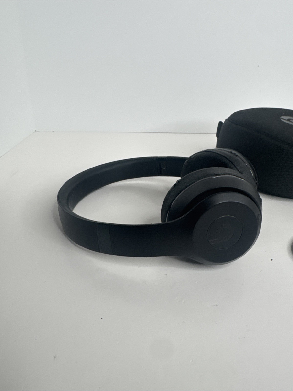 Beats by Dr. Dre Solo3 Wireless Over the Ear Headphone – Matte Black (A1796)