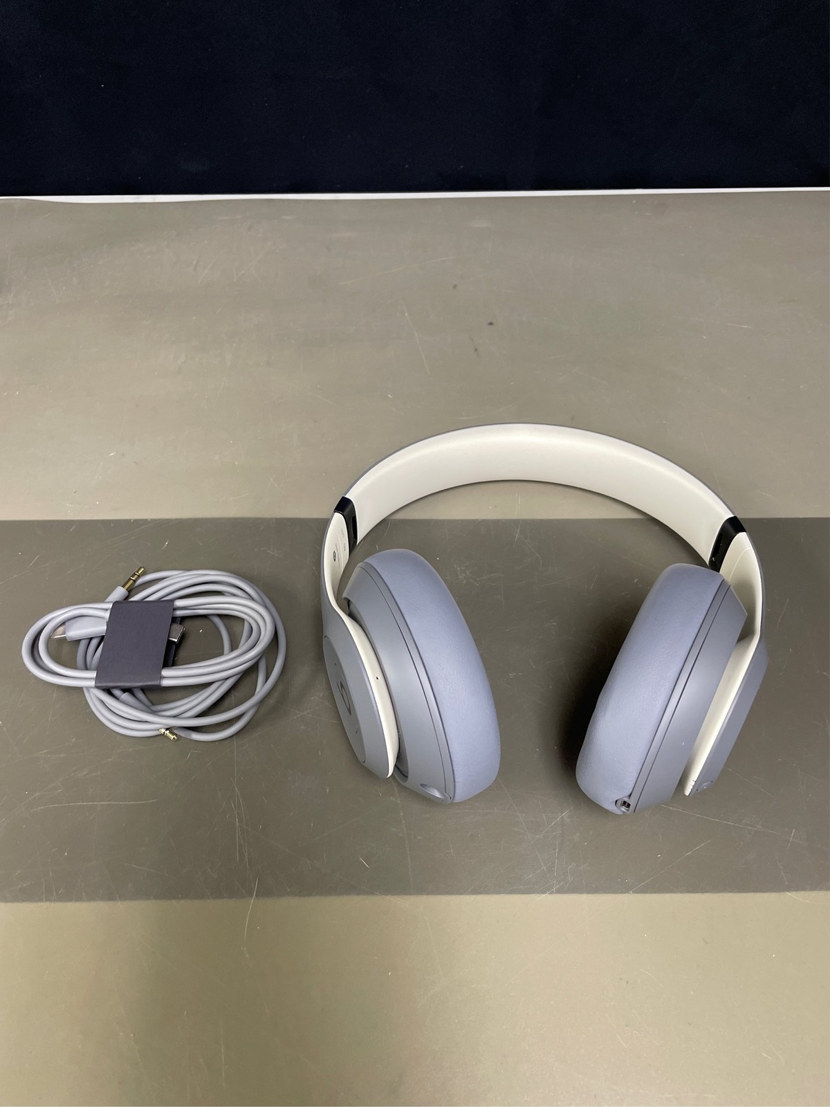 Beats Studio Pro – Premium Wireless Over-Ear Headphones 2