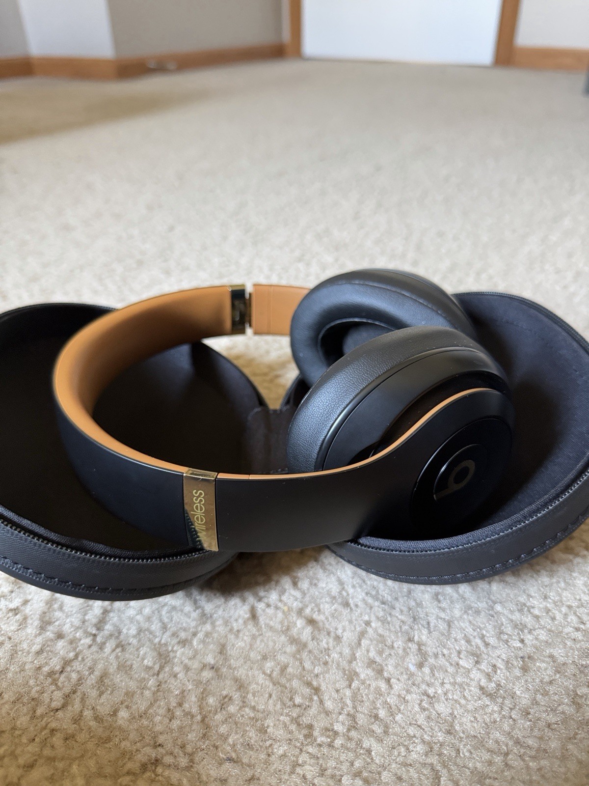 Beats by Dr. Dre Studio3 Wireless Headphones Skyline Collection – Midnight Black