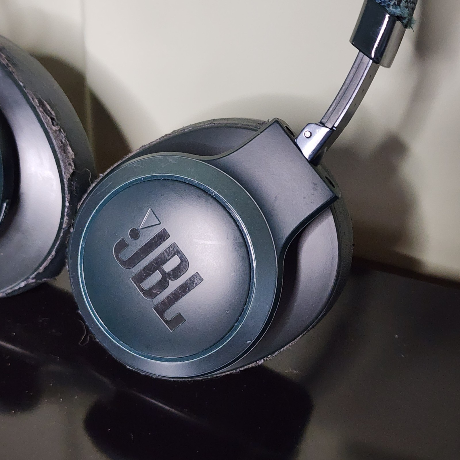 JBL Live 500BT Over-the-Ear Wireless Bluetooth Headphones Dark Green Needs Pads