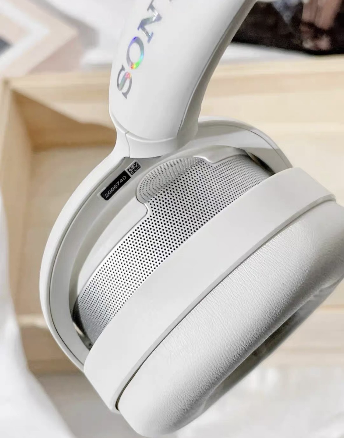 Sony WH-ULT900N Wireless Noise Canceling Bluetooth Headphones White – Excellent
