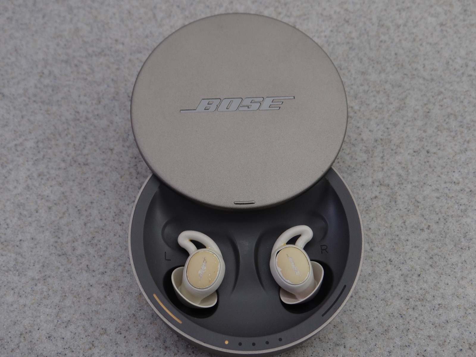 Bose Sleepbuds II Wireless Noise Masking Earbuds White DEFECTIVE