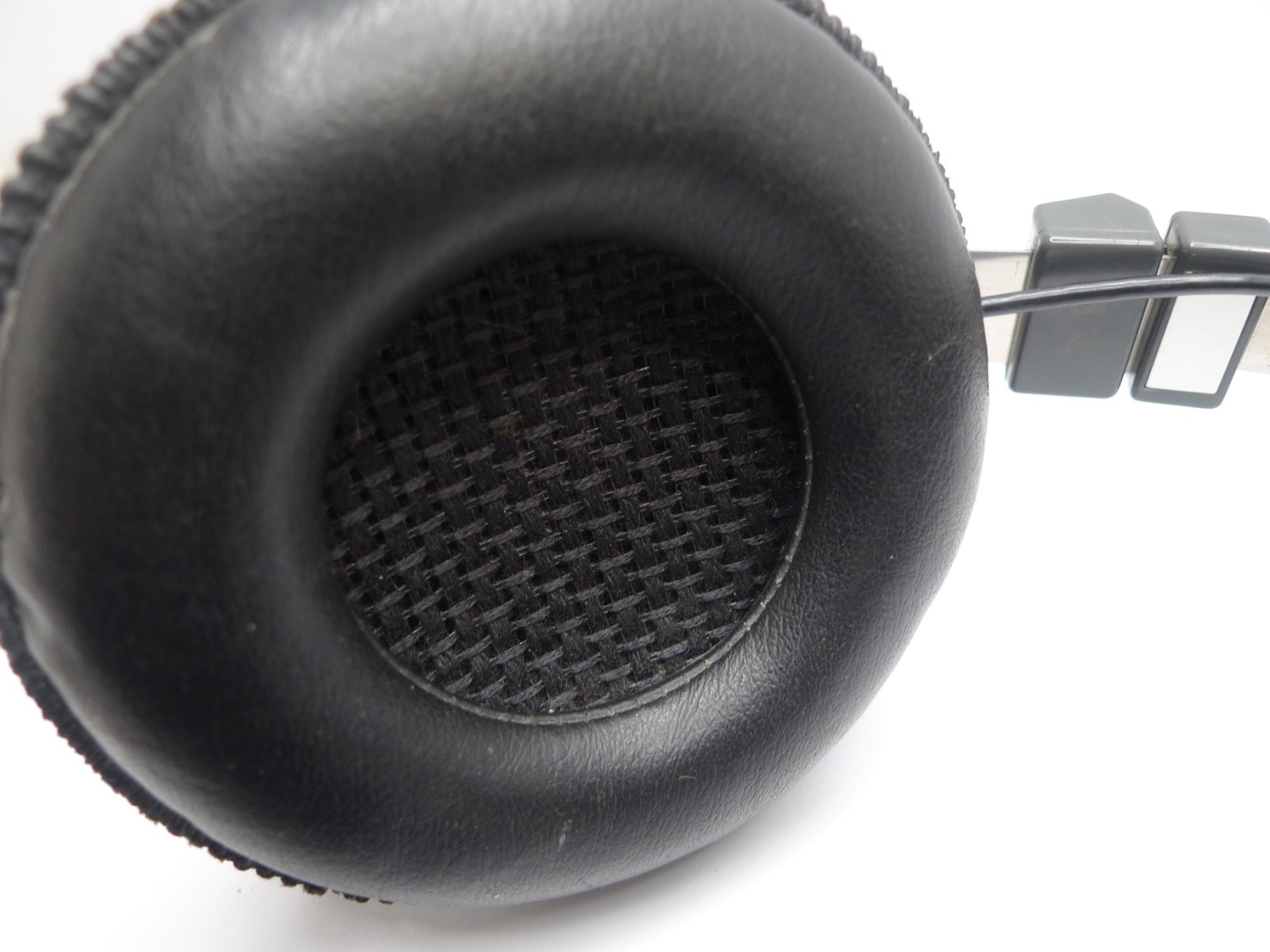 Realistic Nova ’20 Wired Hi-Fi Stereo Vintage Headphones