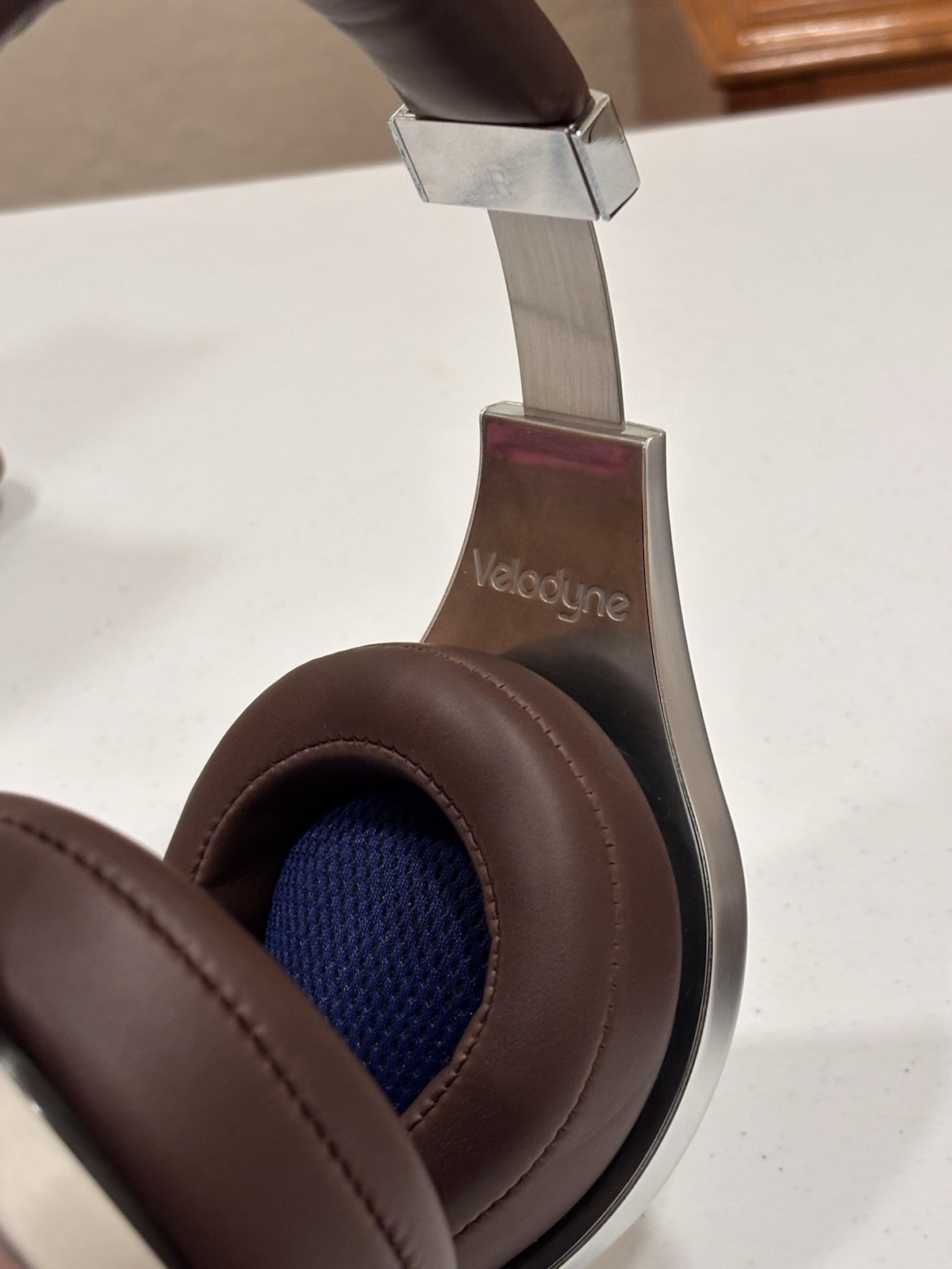 Velodyne VTRUE Aluminum Headband Headsets Plug In Brown Studio Headphones
