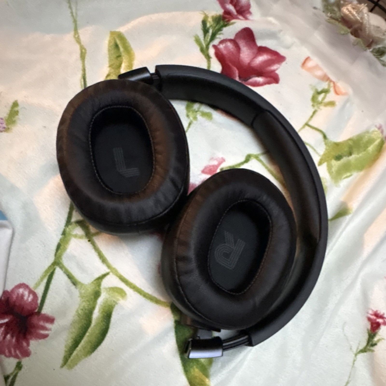 JBL Black Headband Double Ear-Cup Over-Ear Headphones Ear-Cup (Over the Ear)