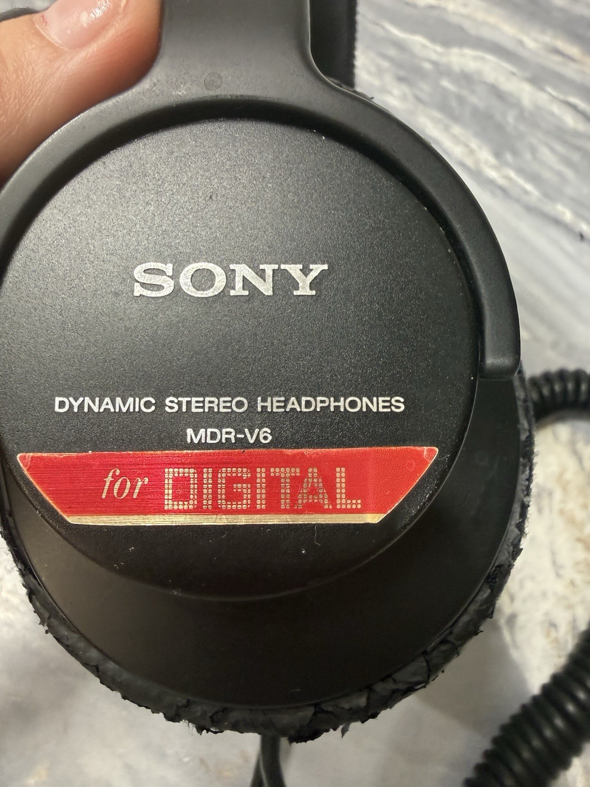 Sony MDR-V6 Over the Ear Headphones – Studio Monitors – Black