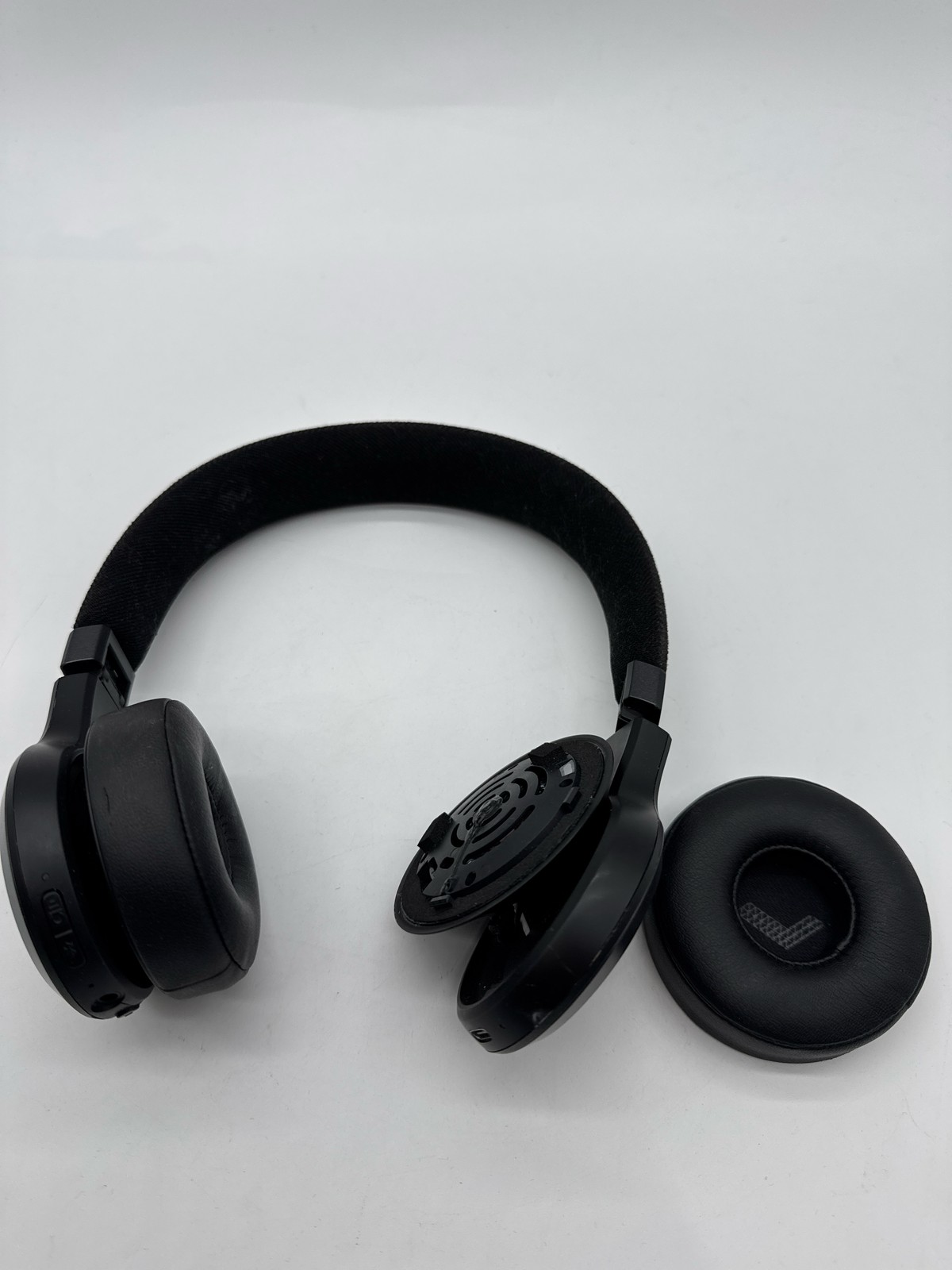 (BROKEN) JBL Live 675NC Wireless On-Ear Headphones Noise Cancelling Black (3)