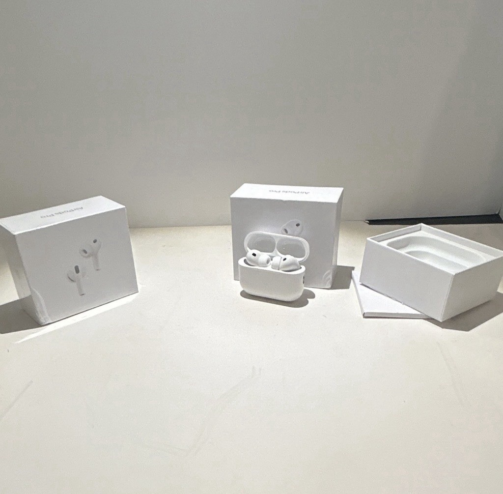 2 Apple AirPods Pro White In-Ear Wireless Bluetooth Earbuds w/ Box, Mic