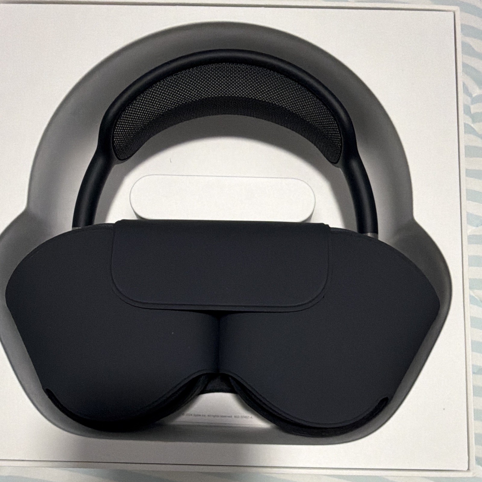 Apple AirPods Max Wireless ANC Over-Ear Headphones Black w/ Case, USB-C Cable