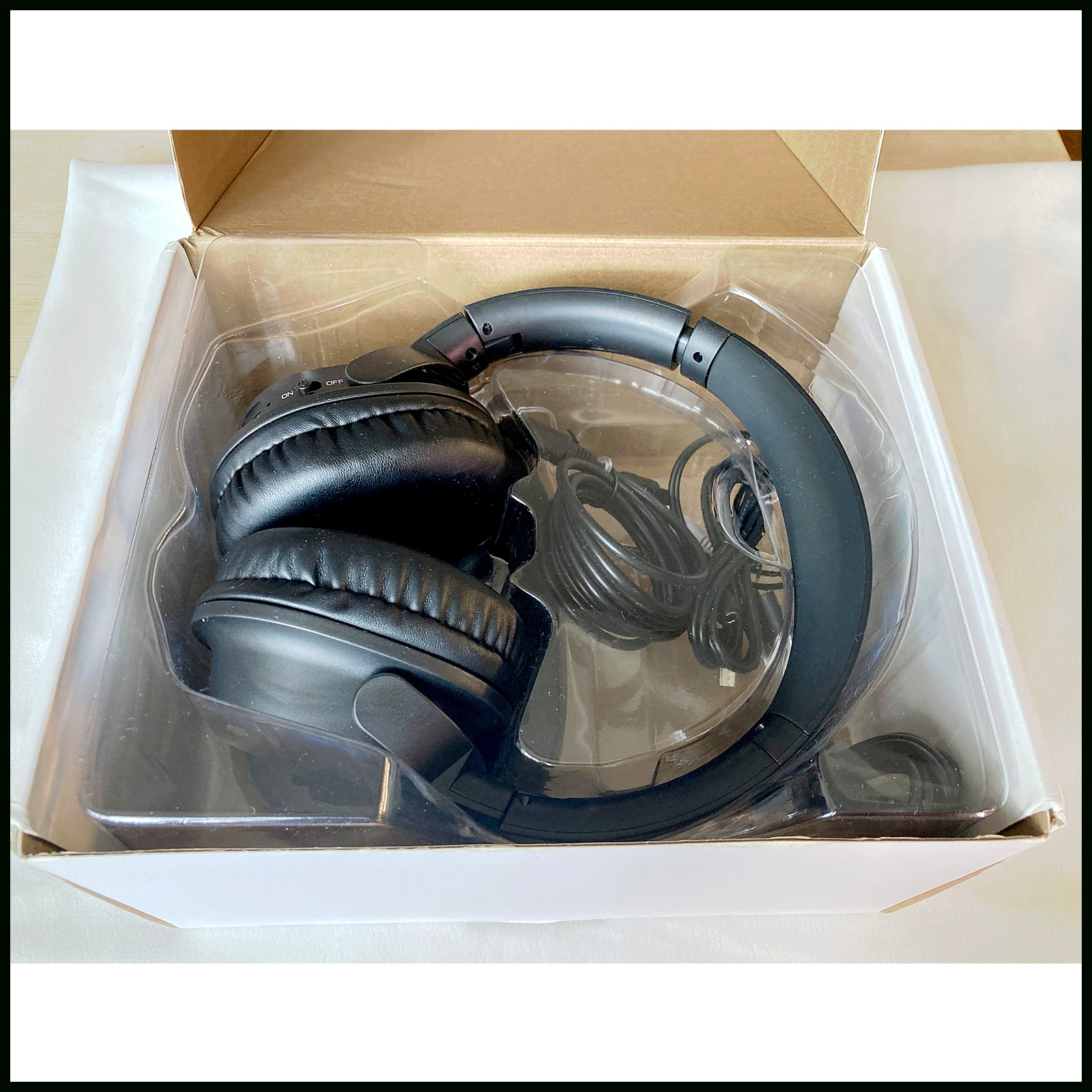Monoprice Bluetooth 5 Headphone with aptX LL & Transmitter Base w/box