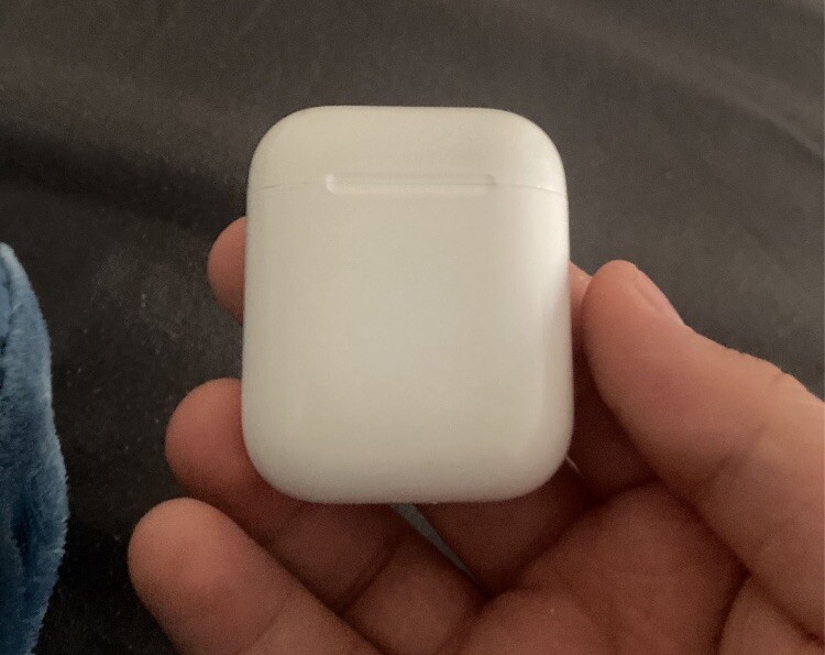 Airpods Gen 2 A2031 (look Closely See Description)