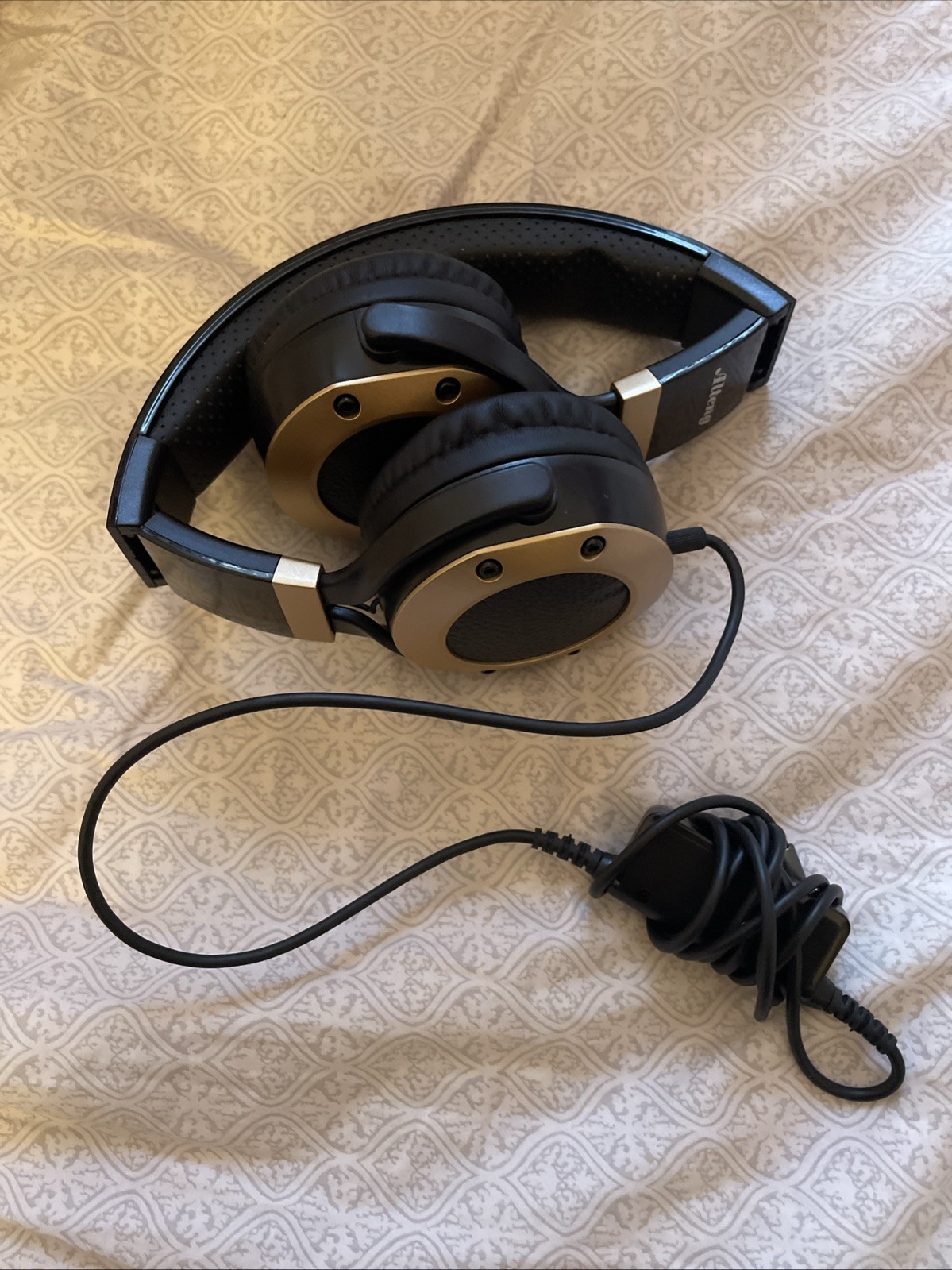 Noise Cancelling over-ear Headphones