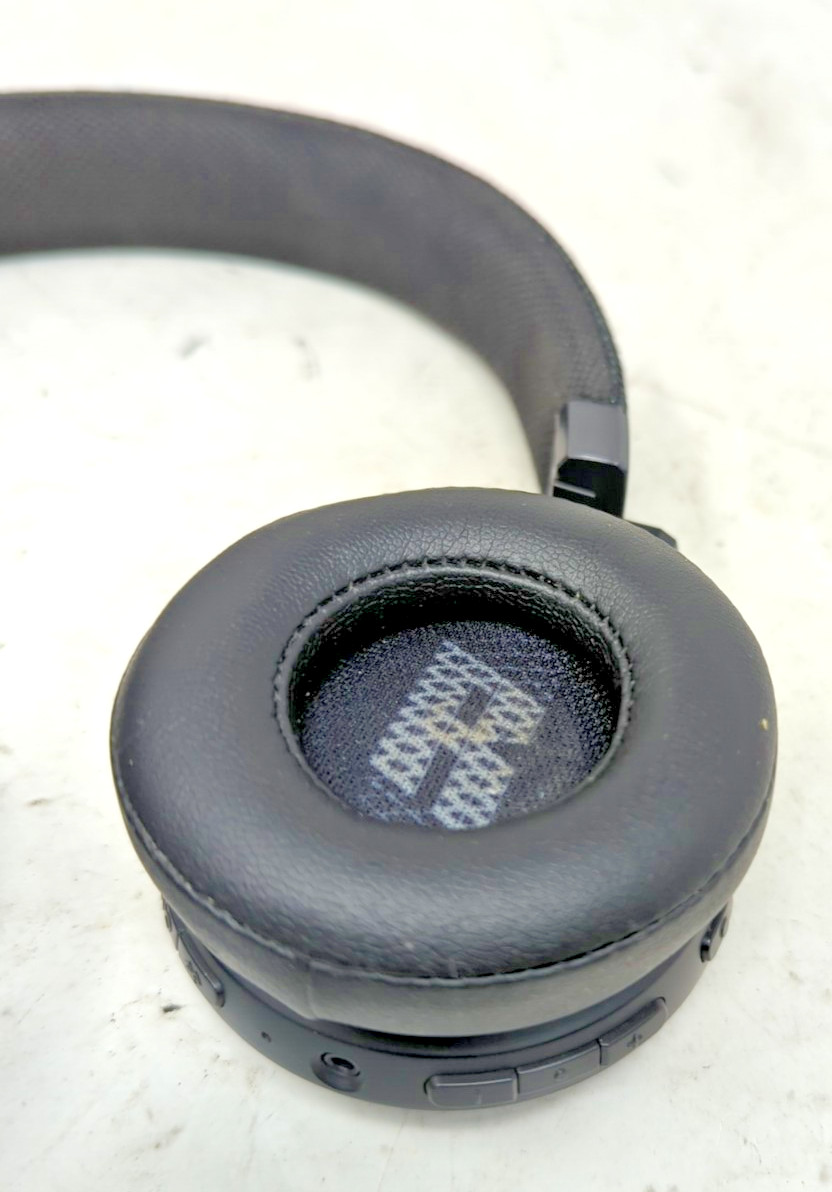 JBL Live 460NC Bluetooth Wireless On-ear Noise-Cancelling Headphones