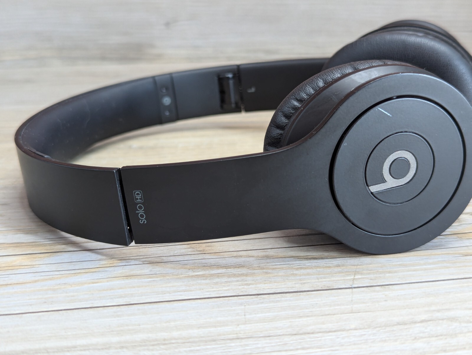 Beats by Dr. Dre Solo HD Black Over Ear Headphones 50″ Monster Cable Zipper Case