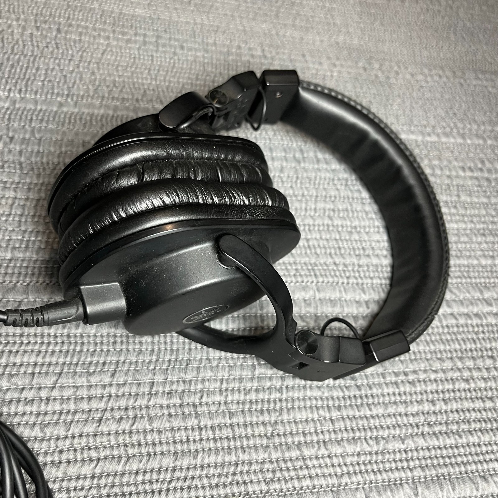 Yamaha HPH-MT5 Studio Monitor Headphones – Professional Audio Quality