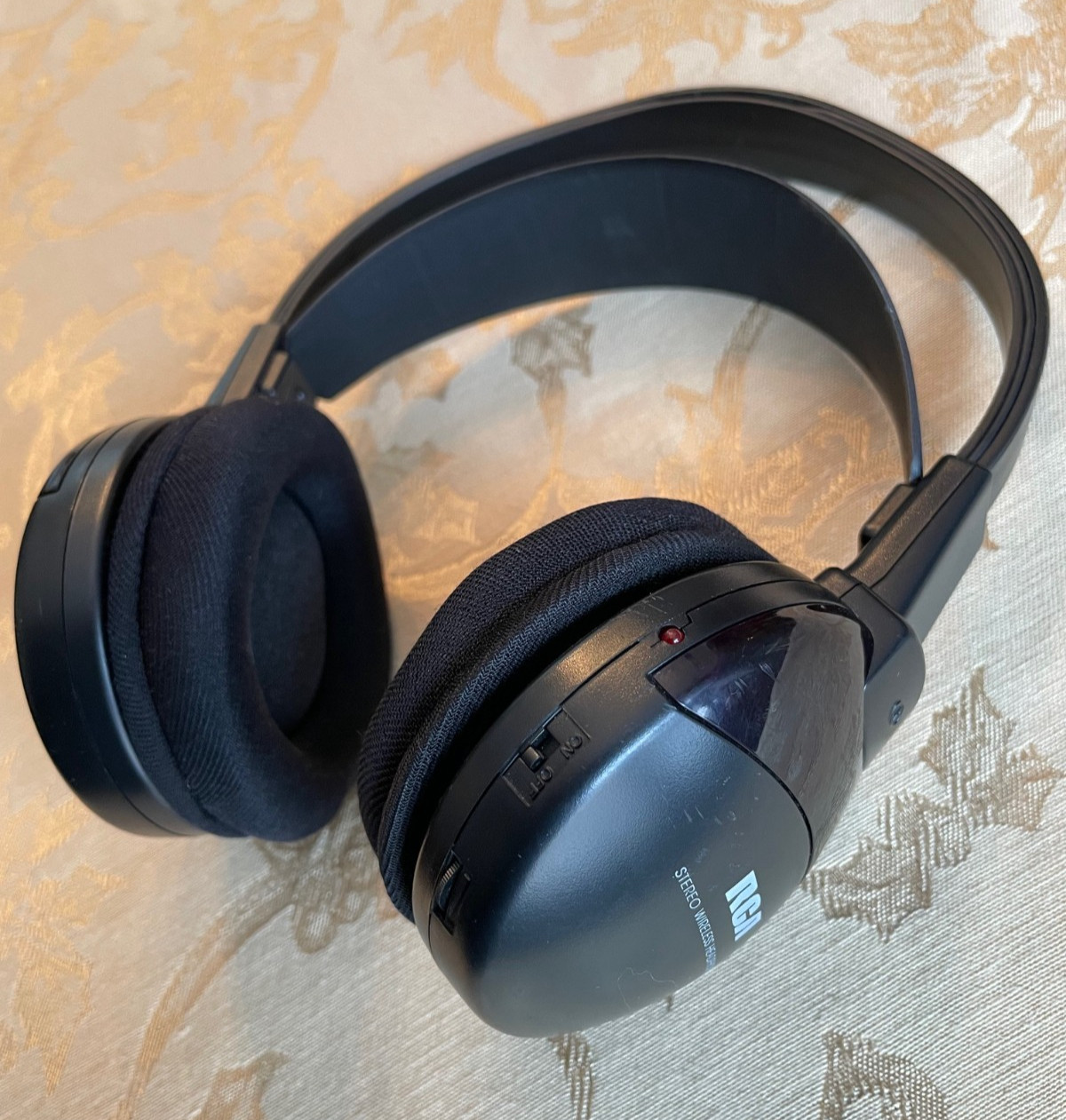 Vintage RCA Wireless Headphones- Three WHR120RS Bundle 3 Transmitters 3 Headsets
