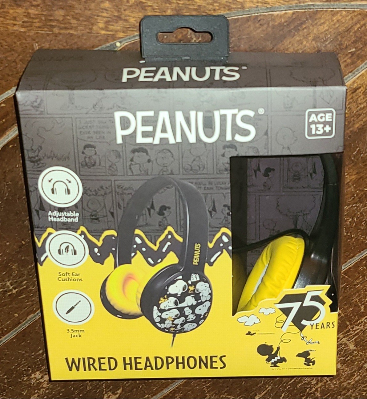 PEANUTS (2025) Wired Headphones (Black/Yellow) 75 Years Snoopy & Woodstock