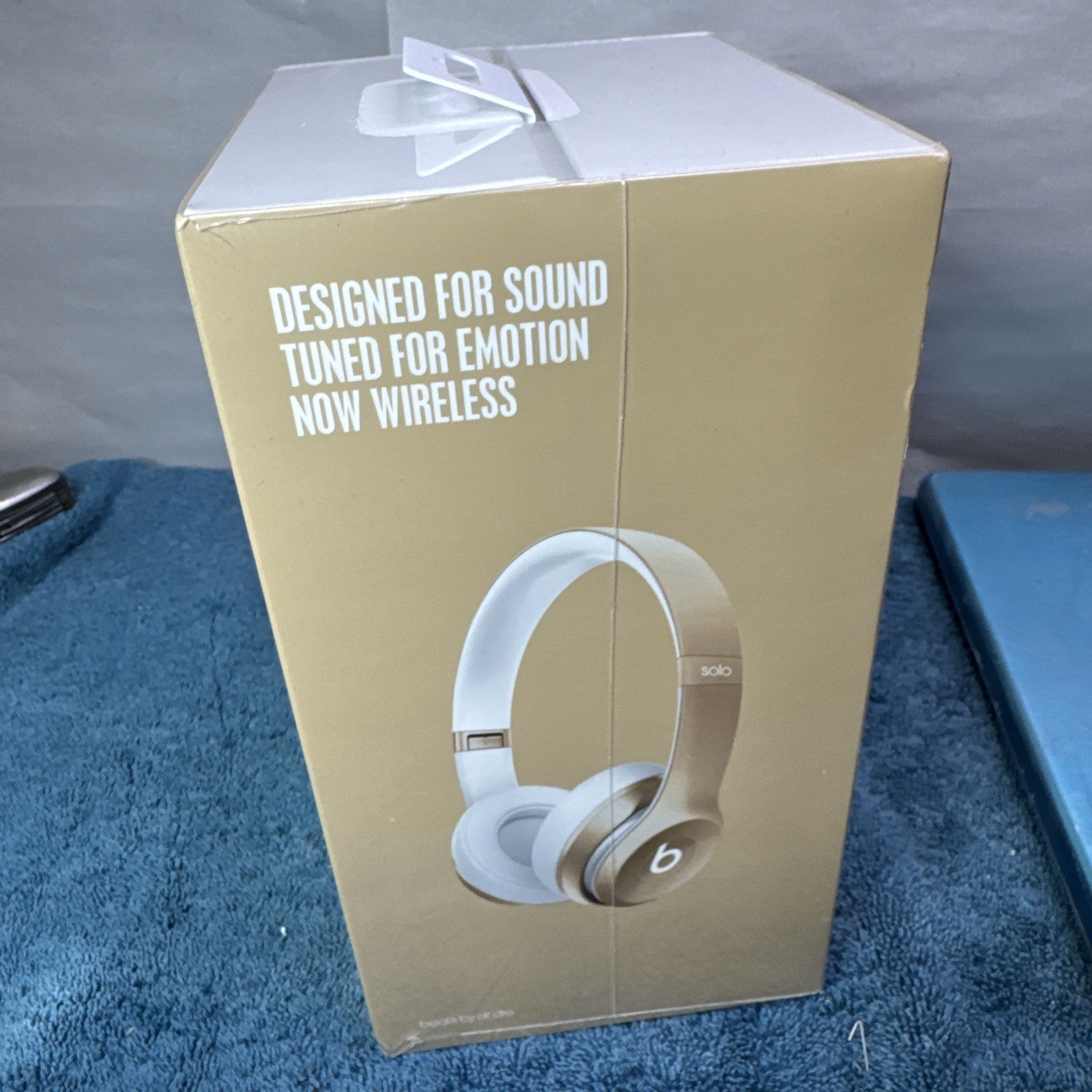 Beats Solo2 by Dr Dre Special Edition Wireless Headphones Gold New In Box Sealed