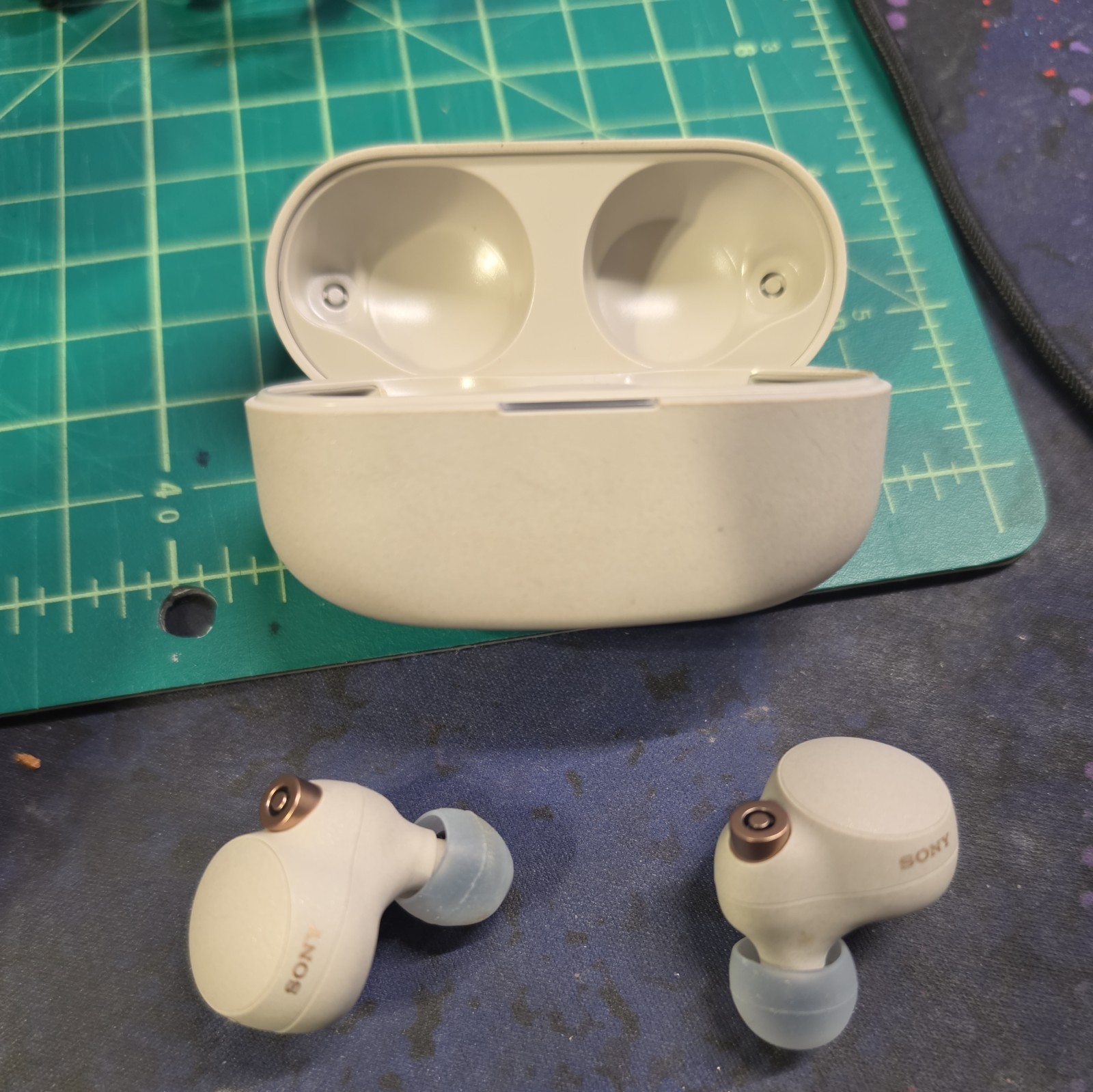 SONY WF-1000XM4 NOISE CANCELLING TRULY WIRELESS EARBUDS – SILVER
