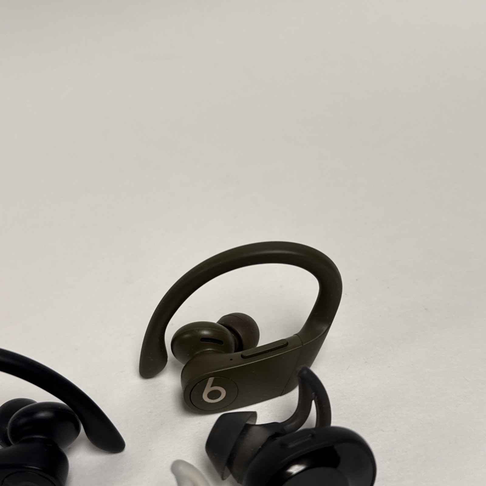 Lot of Bose 9 SoundSport Free Beats ECT Earbuds Headphones For Parts ASIS READ⚠️