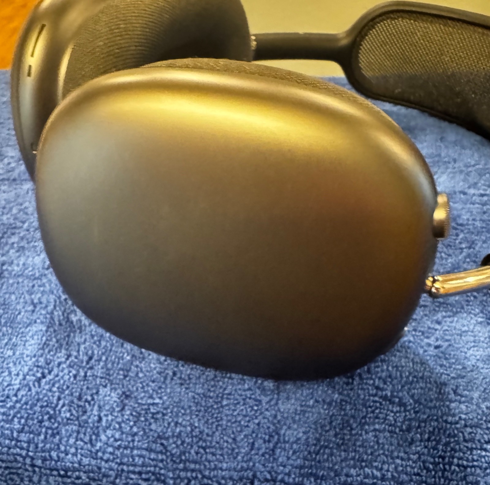 Apple AirPods Max Space Gray Lightning w/ WaterField Case + Max Stand
