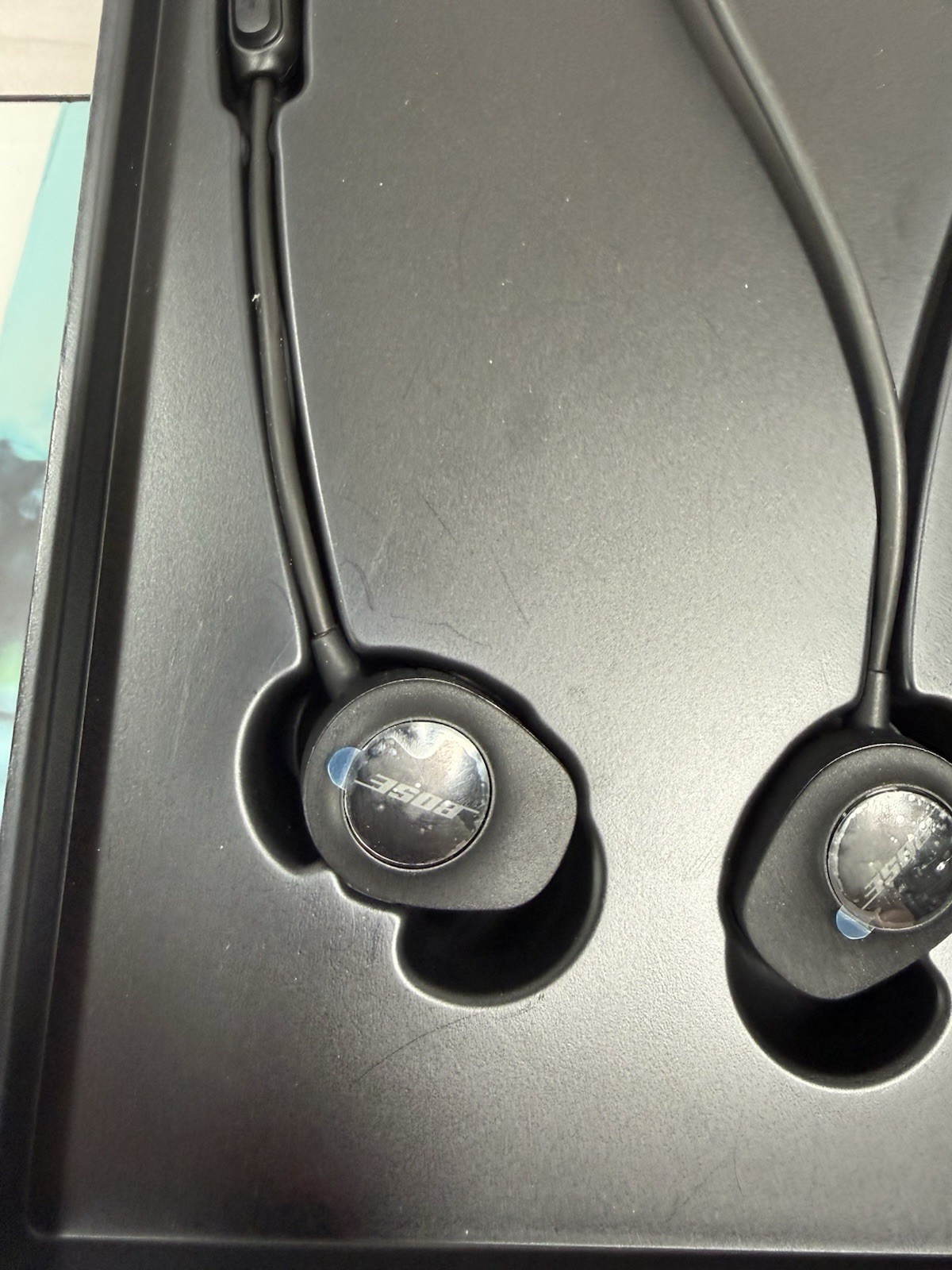 Bose SoundSport In-Ear Wireless Headphones Bluetooth Neckband Earbuds – Black