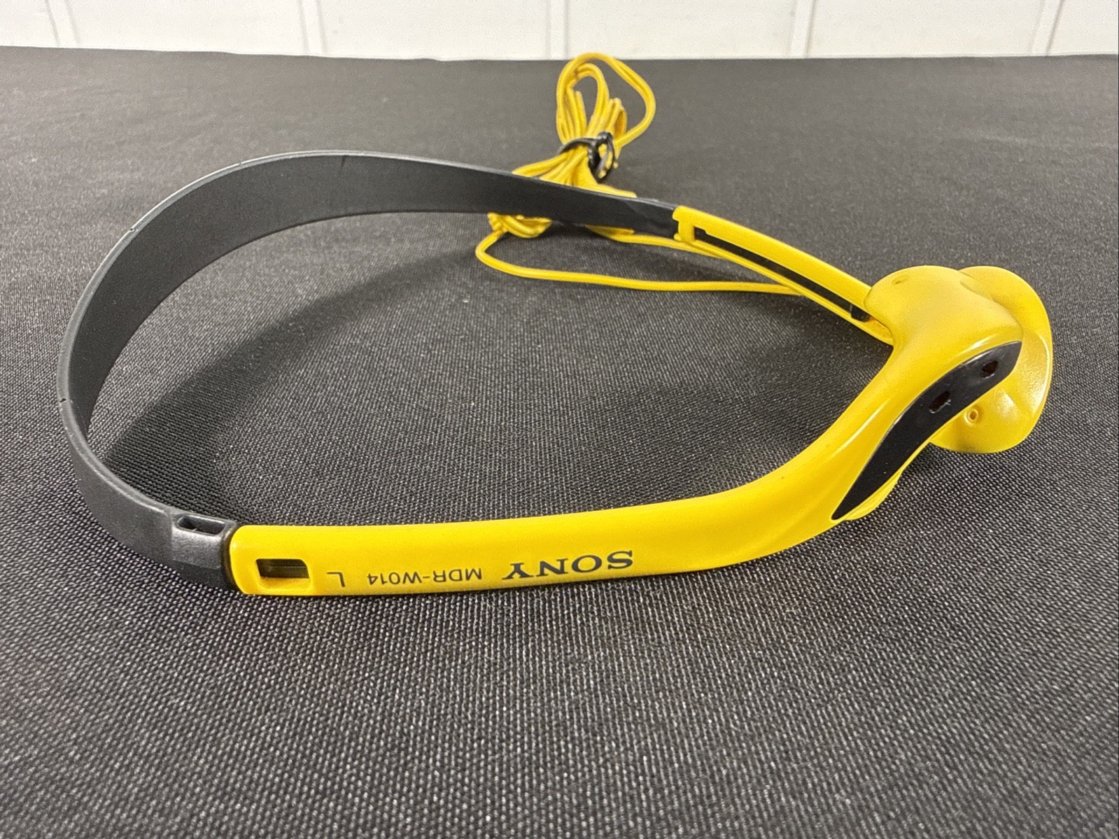 SONY MDR-W014 Yellow Sports Walkman Stereo Headphones 3.5mm Jack
