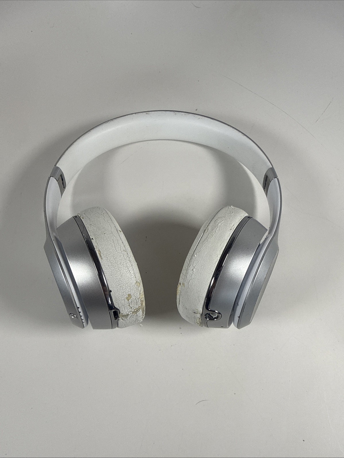 Beats by Dr. Dre Solo3 Wireless Headphones White Silver A1796 With Soft Case