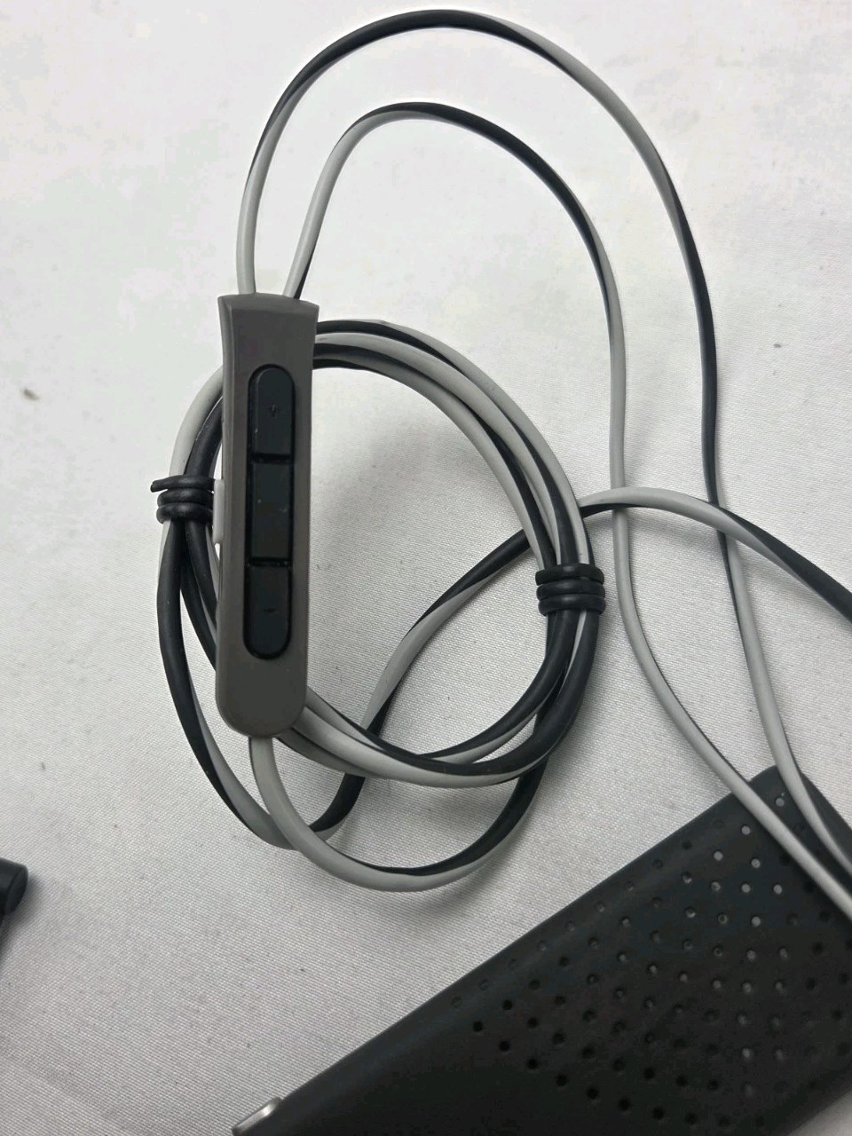 Bose QuietComfort QC20 Noise Cancelling Headphones Earphones w/Case