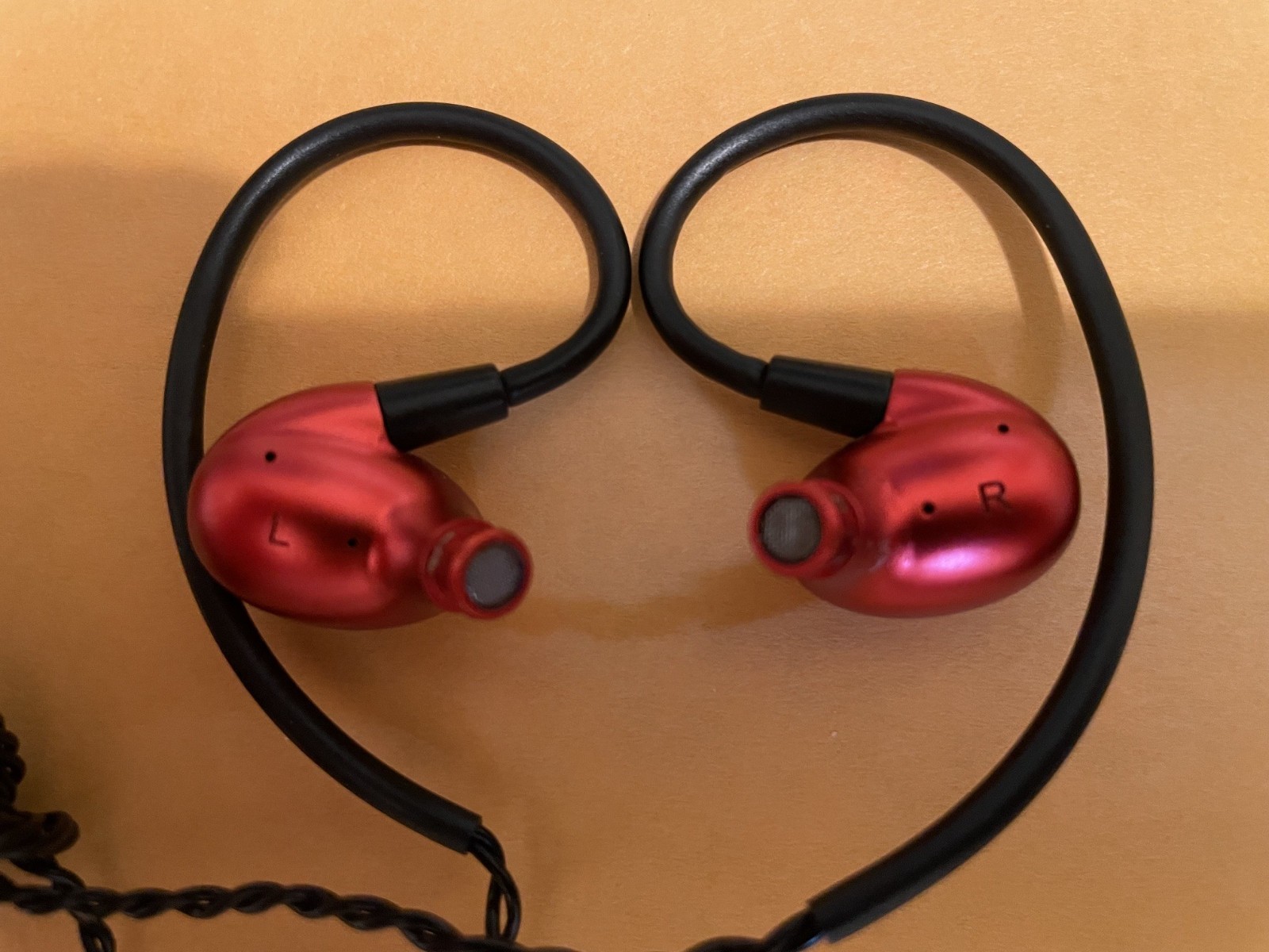 FIIO F9SE RED IN EAR MONITORS – EXCELLENT CONDITION