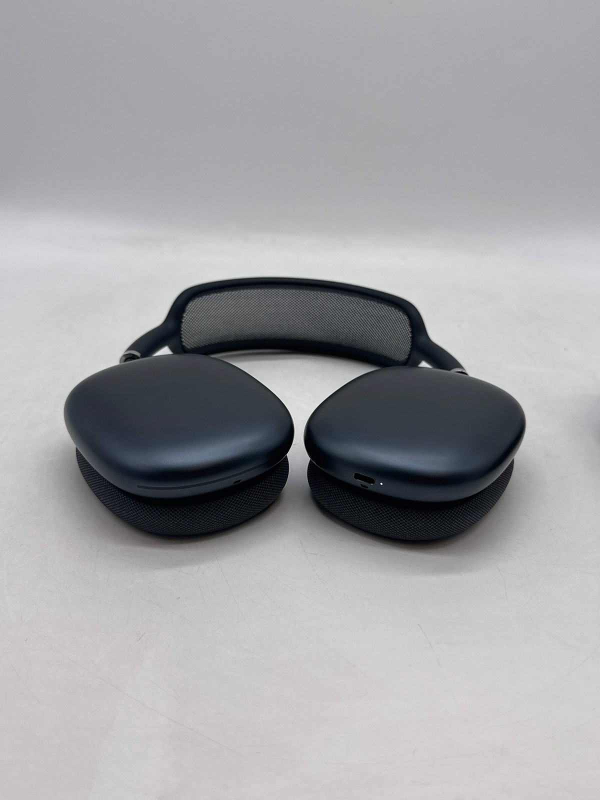 Apple AirPods Max A3184 Wireless Over-Ear Headphones Midnight
