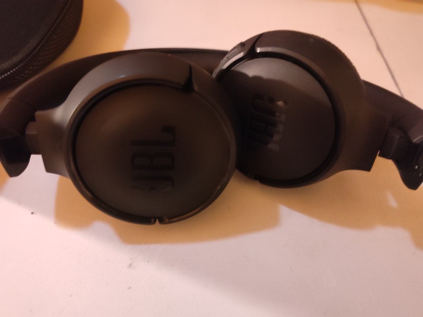 JBL Live 500 BT Around-Ear Wireless Headphone – Black