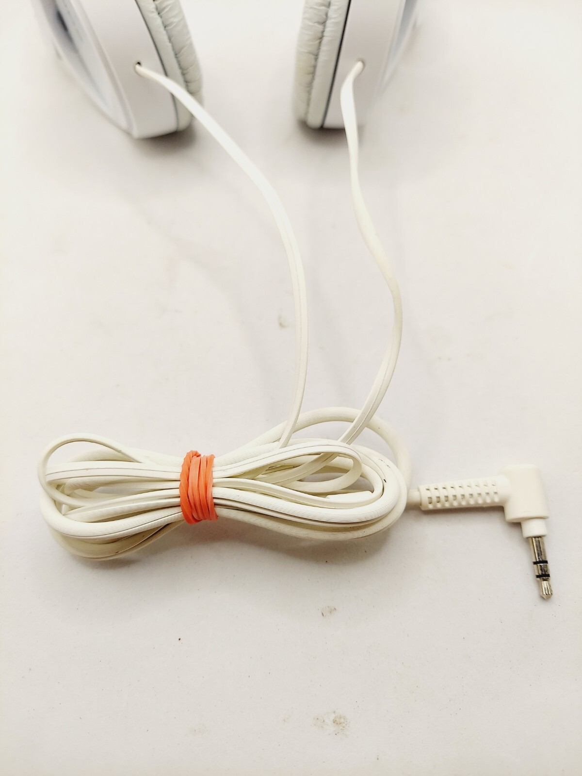 Sony MDR-ZX110 Ear-Pad (On the Ear) Headband Foldable Headphones – White