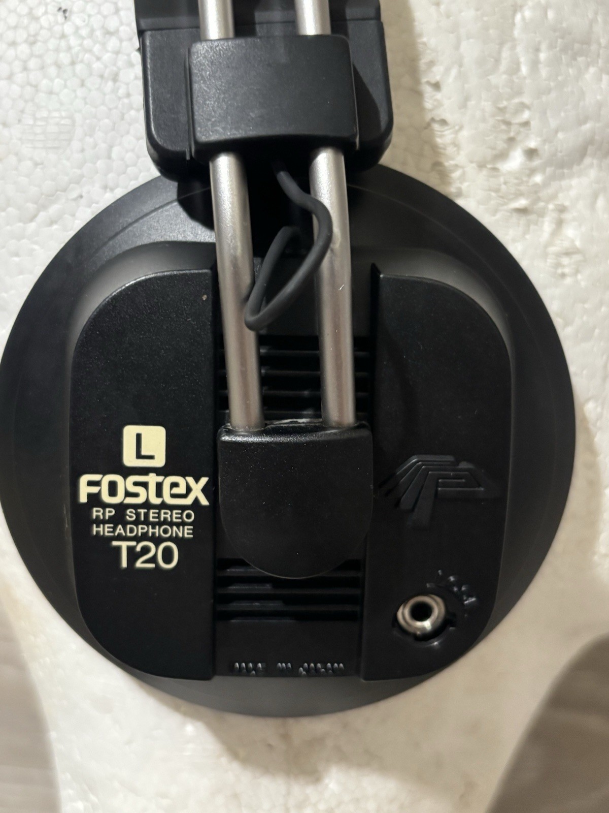 Fostex T20 Professional Studio Headphones WORKING – (NEED EAR-PADS AND WIRE)