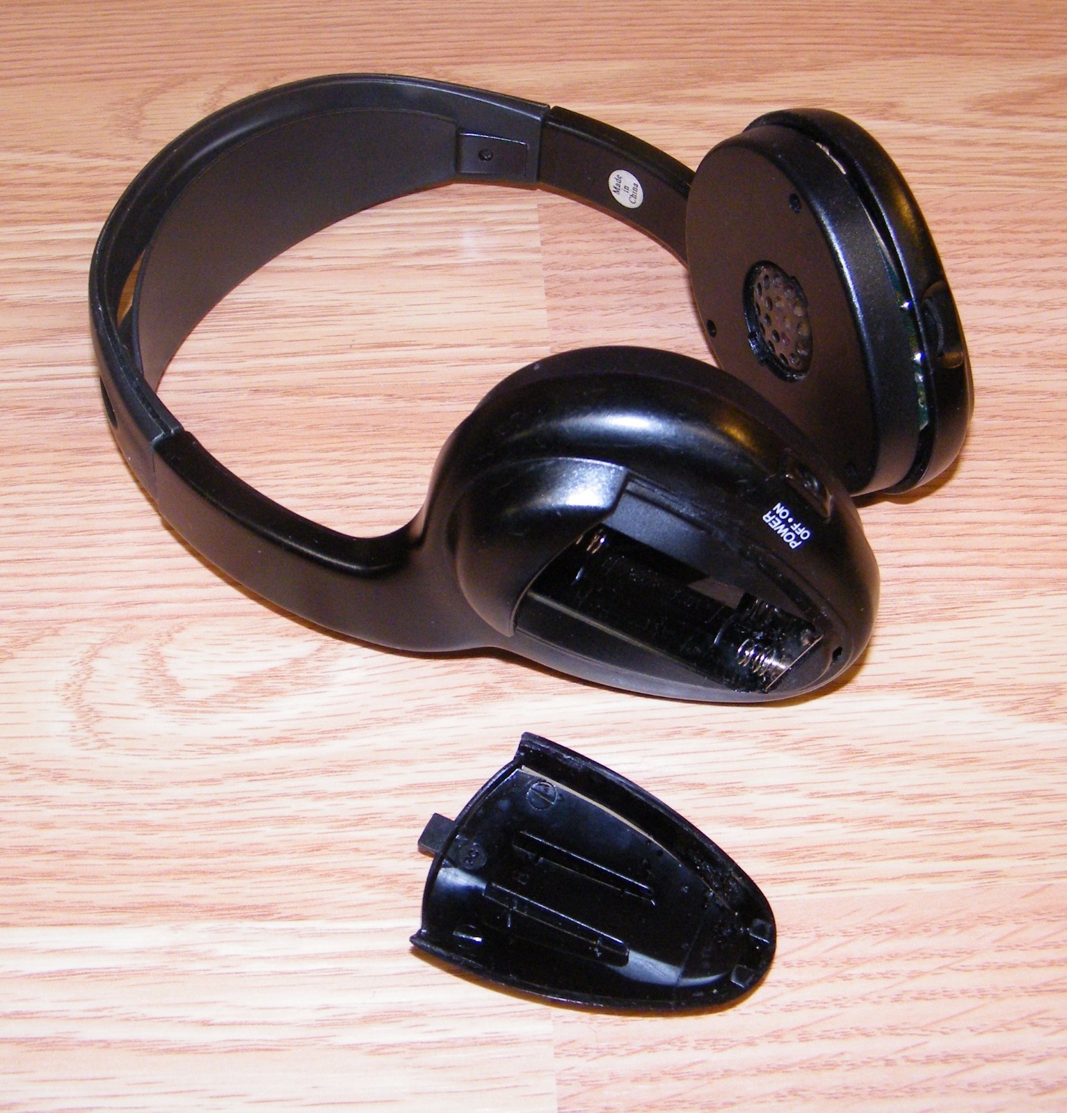 LOT of 3 Unbranded / Generic Black Wireless Stereo Headphones w/ Battery Covers
