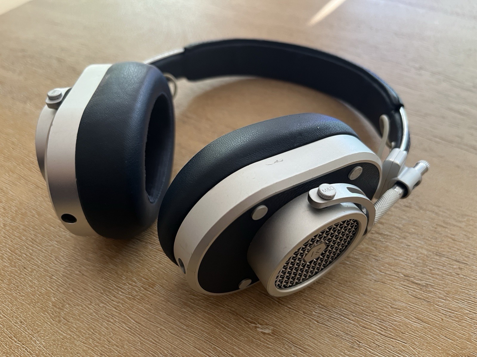 Master & Dynamic MH40 Wired Over-Ear Headphones Silver Aluminum Blue Leather